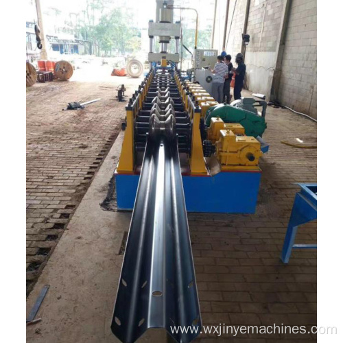 Guardrail roll forming machine